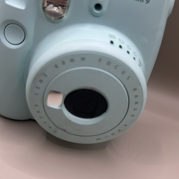 Fujifilm Instax Mini 9 Instant Camera - (Instax Mini 9 - Ice Blue) - Picture 4 of 6